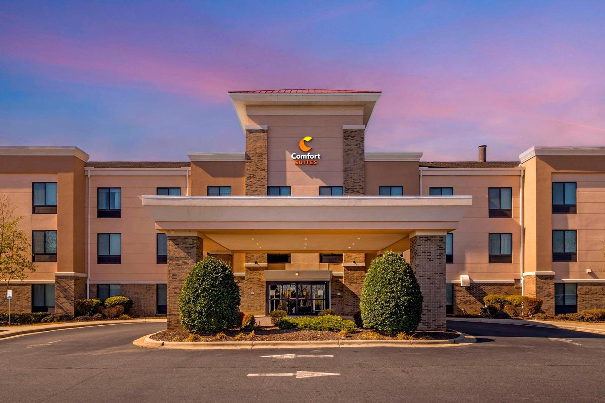 Comfort Suites Whitsett - Greensboro East Экстерьер фото