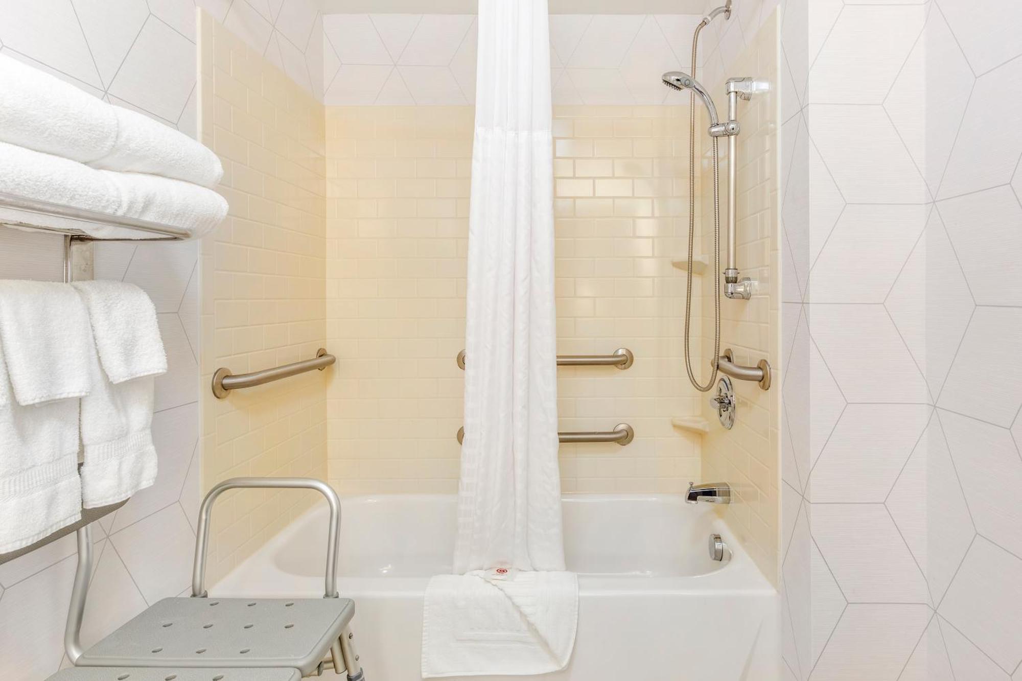 Comfort Suites Whitsett - Greensboro East Экстерьер фото