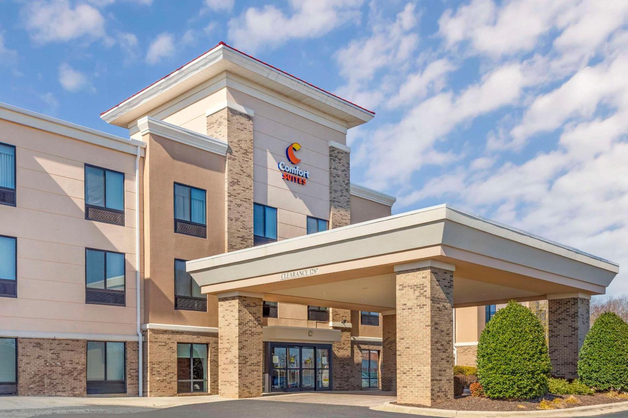 Comfort Suites Whitsett - Greensboro East Экстерьер фото