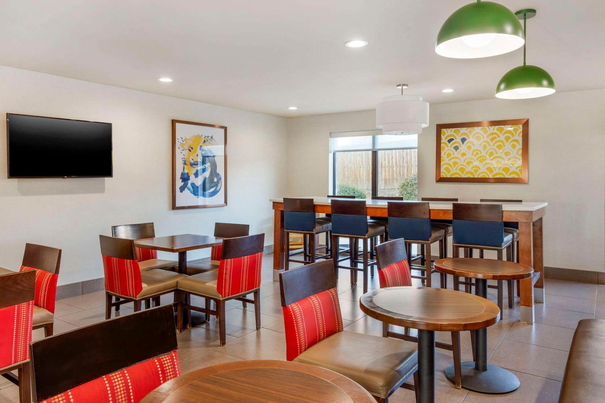 Comfort Suites Whitsett - Greensboro East Экстерьер фото