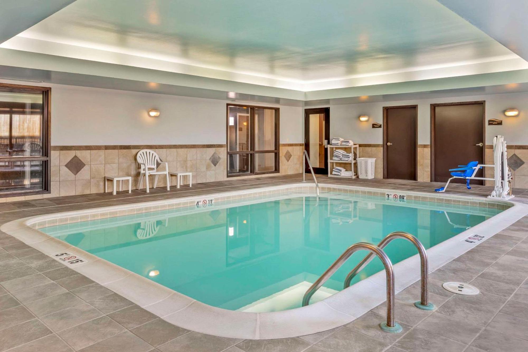 Comfort Suites Whitsett - Greensboro East Экстерьер фото