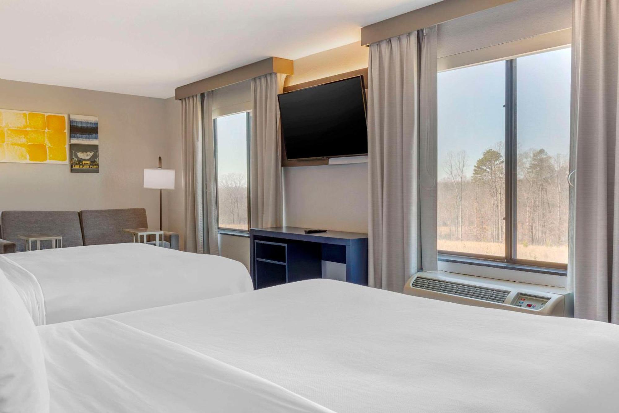 Comfort Suites Whitsett - Greensboro East Экстерьер фото
