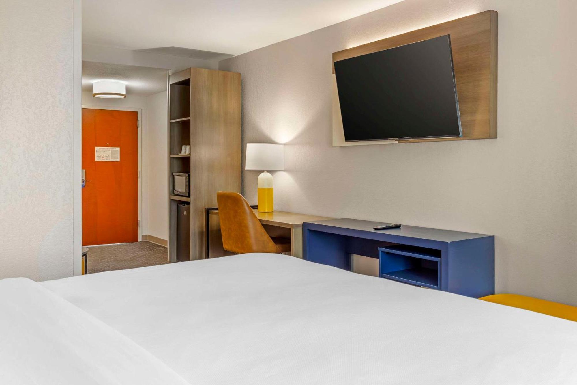 Comfort Suites Whitsett - Greensboro East Экстерьер фото