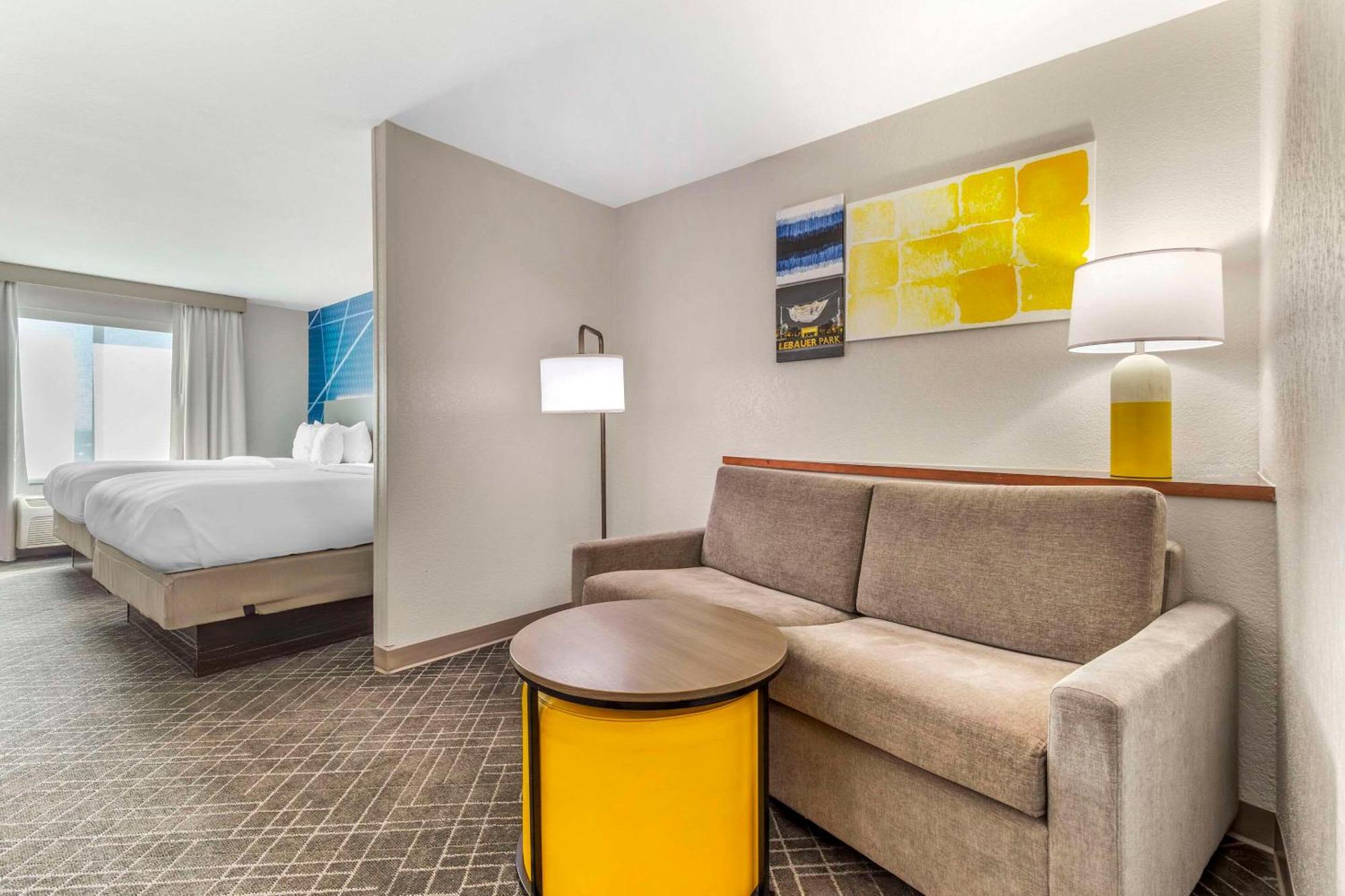 Comfort Suites Whitsett - Greensboro East Экстерьер фото