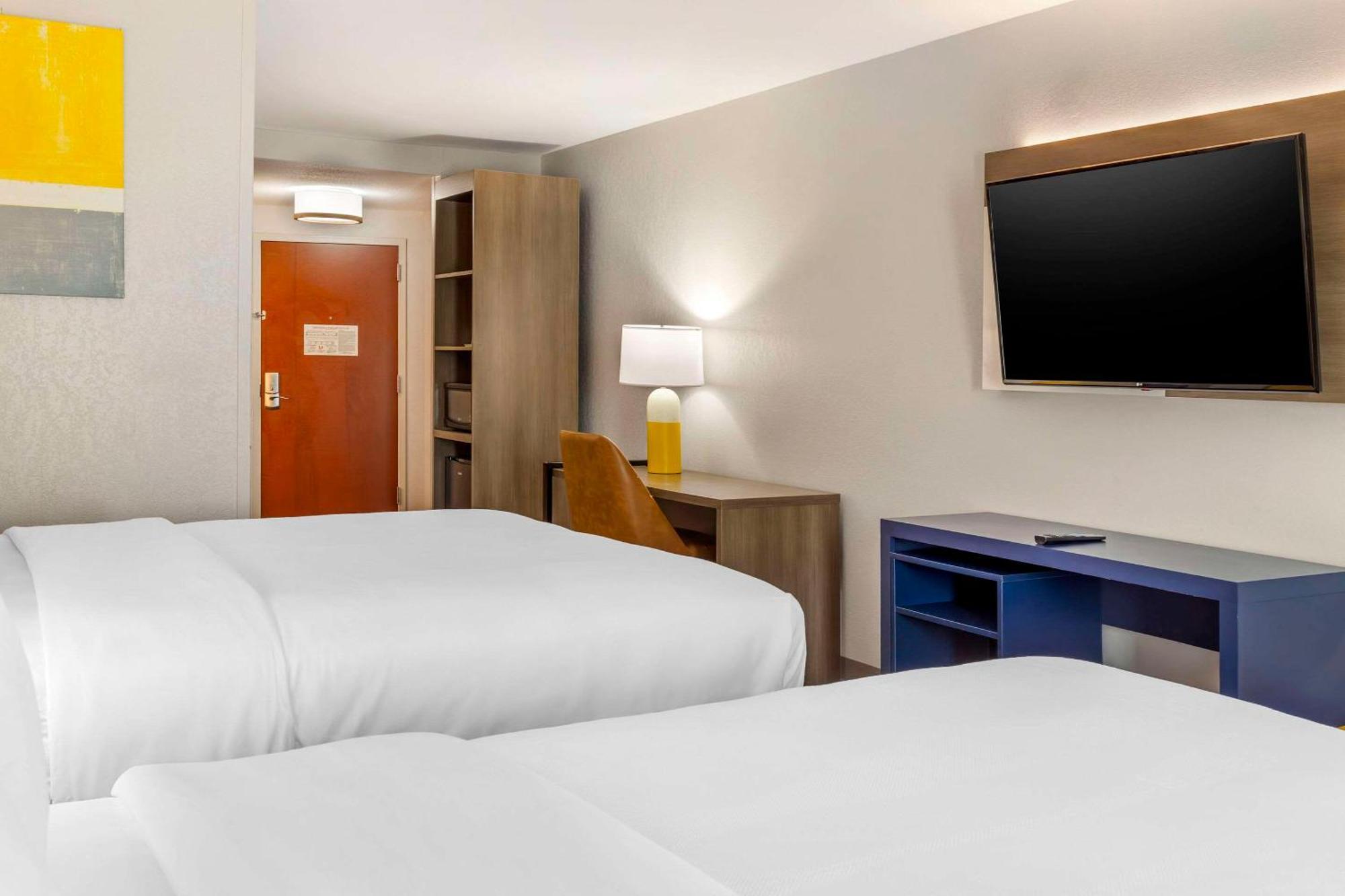 Comfort Suites Whitsett - Greensboro East Экстерьер фото