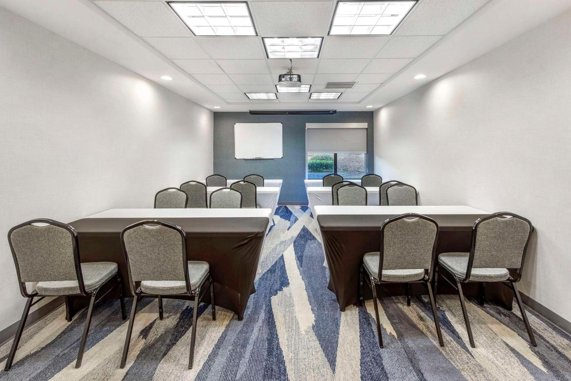 Comfort Suites Whitsett - Greensboro East Экстерьер фото