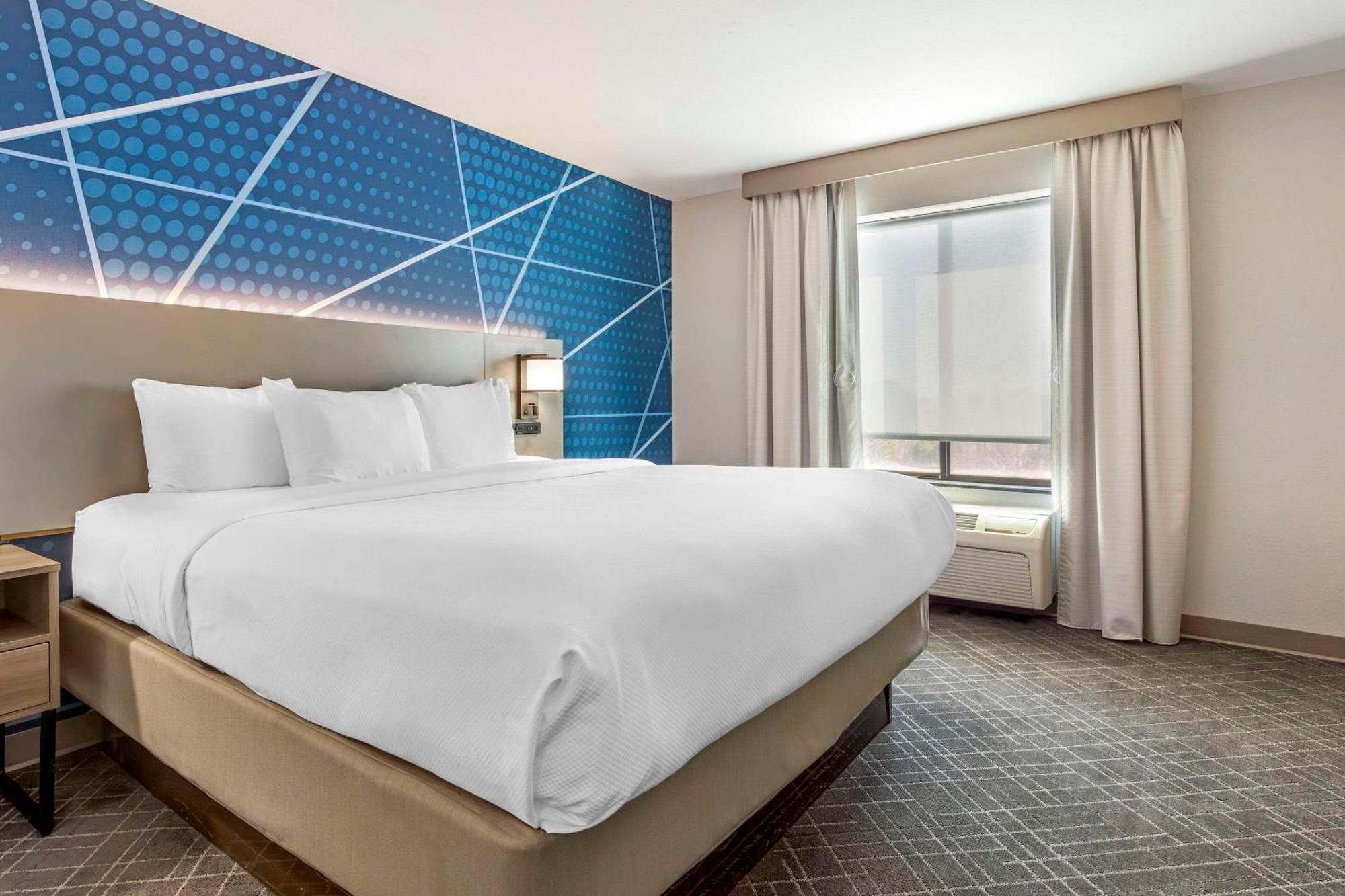 Comfort Suites Whitsett - Greensboro East Экстерьер фото